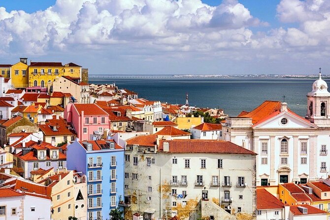 Unforgettable 3 Hours Lisbon City Tour With Tuk Tuk - Meeting and Pickup