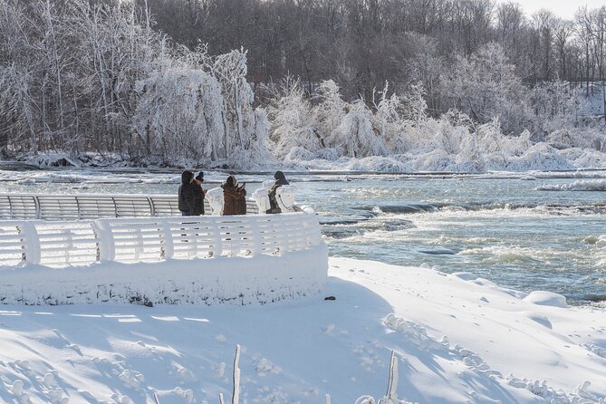 USA Winter Journey: Crossing Borders to Experience Niagara Falls - Experiencing Niagara Falls