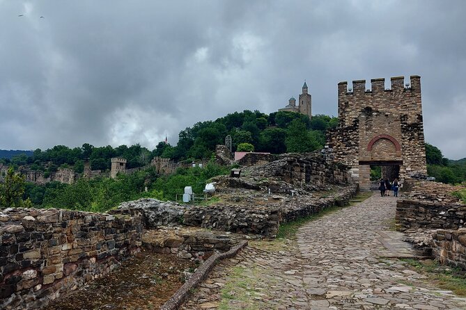 Veliko Tarnovo and Arbanasi Day Tour From Sofia With Pickup - Inclusions and Exclusions