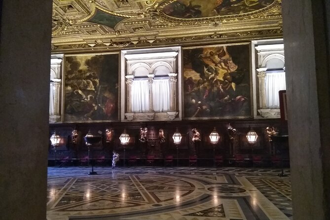 Venice Art Tour, San Rocco and Tintoretto, Private Tour - Exploring the San Polo Neighborhood