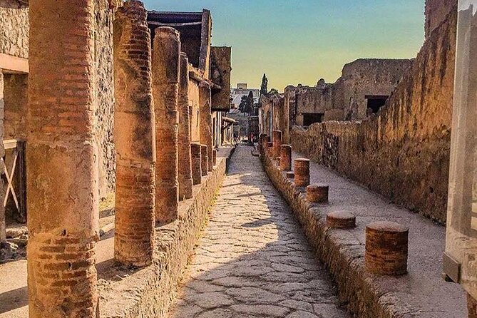 Visit Pompeii From Positano With Pizza Lunch - Itinerary Details