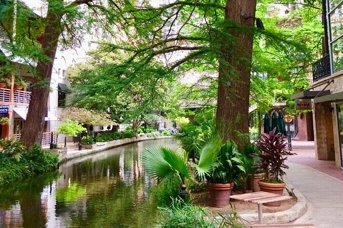 Walking Tour Along the San Antonio Riverwalk And Around Downtown - Architectural Highlights