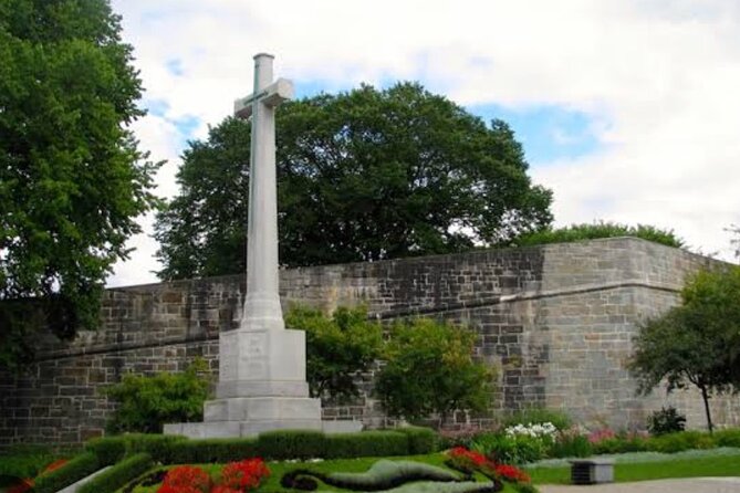 Walking Tour: Crimes, Revelations & Anecdotes in Quebec - Weather and Physical Requirements