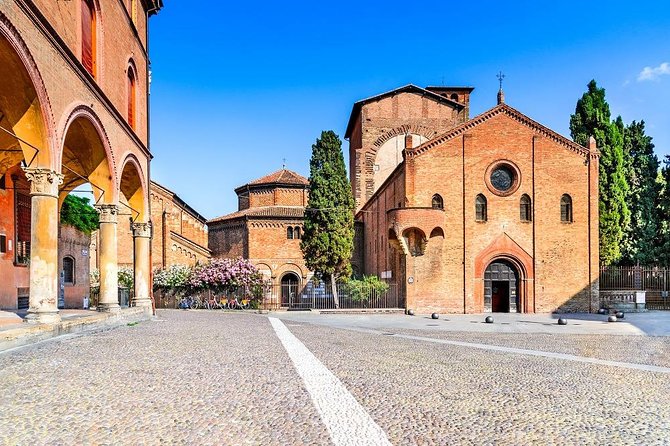 Walking Tour Unveiling Bologna - Architectural Highlights