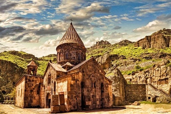 Yerevan - Khor Virap - Garni - Geghard - Yerevan - Exploring Garni Temple