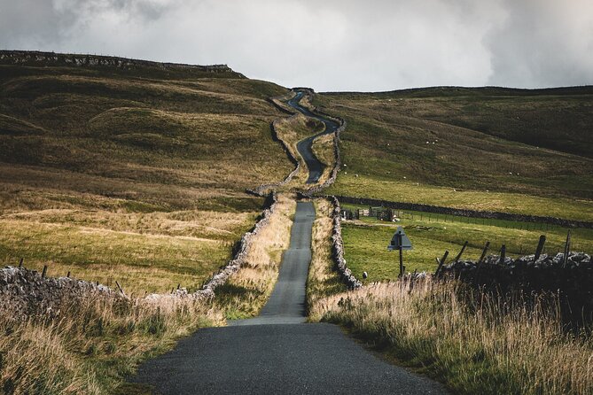 Yorkshire Dales Tour App, Hidden Gems Game and Big Britain Quiz (7 Day Pass) UK - Family-Friendly Treasure Hunt Experience