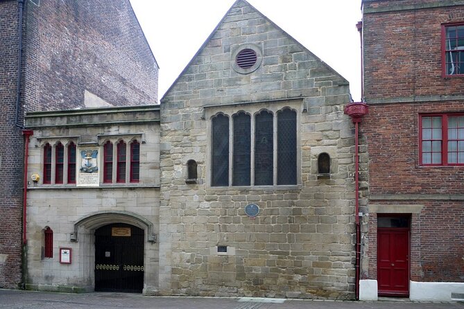 1-Hour and a Half Walking Guided Tour in Medieval Newcastle - Engaging Storytelling by Guides