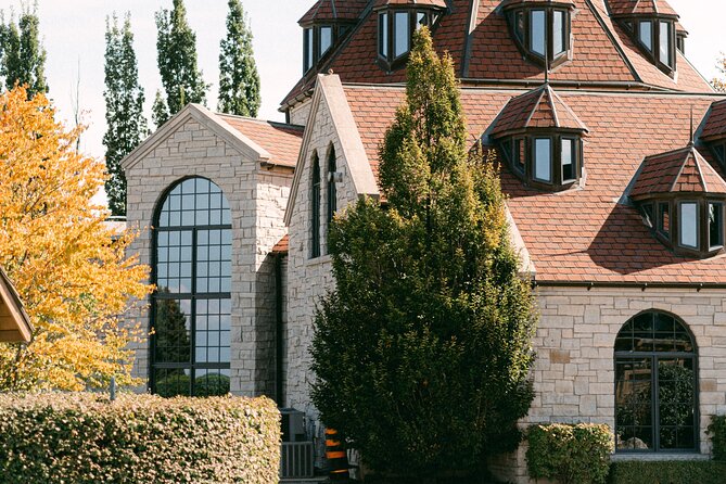 1 Hour Private Vineyard Dome Experience in Niagara-on-the-Lake - Meet the Hosts