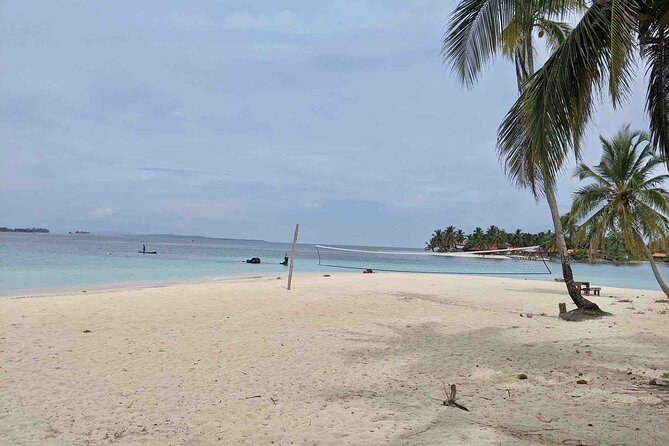 2D/1N in Private Room on San Blas Shipwreck Island + Tour + Meals - Accommodation and Amenities