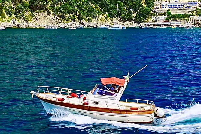 3-Hour Private Boat Tour of the Island of Capri - Tour Experience