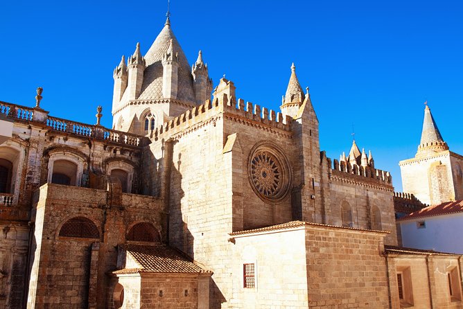 4-Day South Portugal Tour From Lisbon: Lagos, Algarve Coast, Sagres, Évora, Beja and Setúbal - Meeting and Pickup