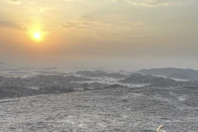 4 Hours Charming Moon Valley Hike Experience in Jeddah - Journey to the Trailhead
