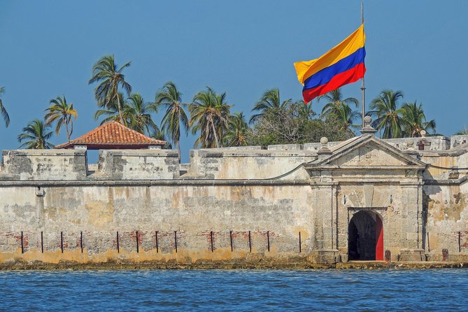 40ft Private Yacht to Rosario Islands & Barú - Visiting Barú Island