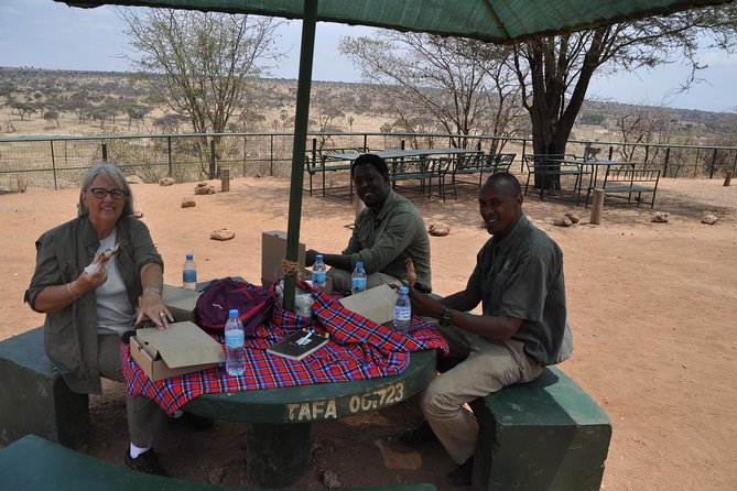 6 Days Migration Crossing in Mara River Northern Serengeti - Accommodations and Amenities