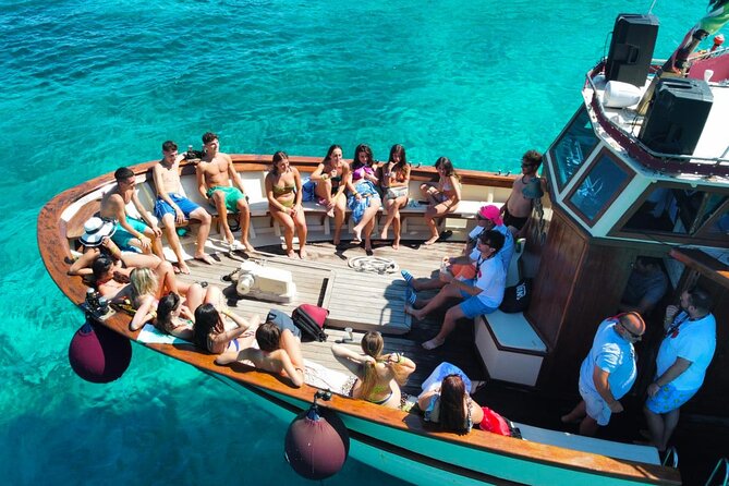 7-Hour Motorboat Tour of La Maddalena Archipelago - Traveler Capacity and Accessibility