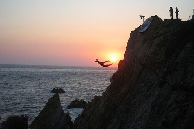 Acapulco Sunset & High Cliff Divers by Night W/Different Choices - Booking Details