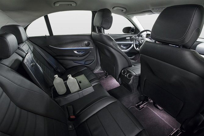 Airport to Lège-Cap-Ferret Transfer in Business Sedan - Accessibility Features