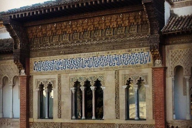Alcazar, Cathedral And Santa Cruz Private Tour - Accessibility