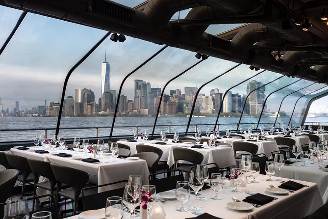 Bateaux New York Christmas Day Plated Brunch Cruise - Accessibility and Services