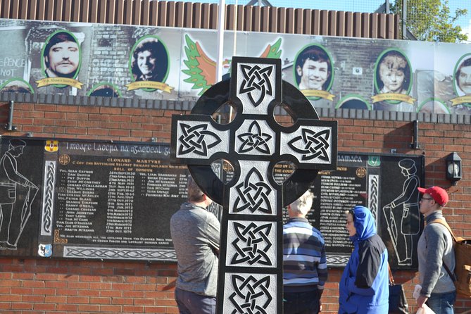 Belfast Political Mural Private Black Taxi Tour - Journey Through the Peace Process