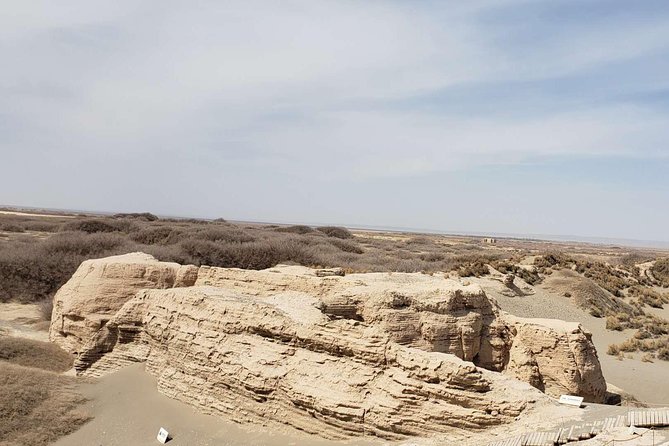 Best of Dunhuang Day Tour to Yulin Grottoes and Suoyangcheng Ruins - Inclusions and Amenities