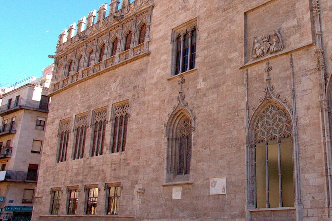 Between Two Gates: A Self-Guided Audio Tour in Valencia - Customizing Your Experience