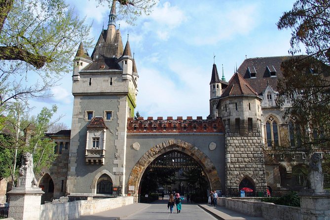 Budapest Pest Side Tour: Days of Glory - Majestic Vajdahunyad Castle