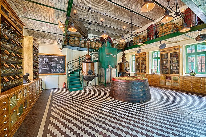 Budapest Tuk Tuk Tour With House of the Unicum Distillery Visit - Accessibility and Requirements