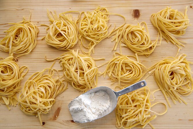 Cesarine: Small Group Pasta & Tiramisu Class in Rome - Meeting Point and Safety Protocols