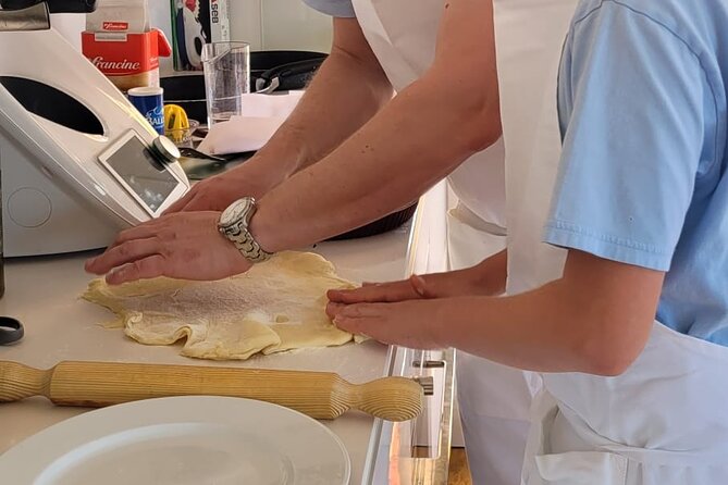 Croix Rousse Market & Rooftop Cooking Class in Lyon - Accessibility Features