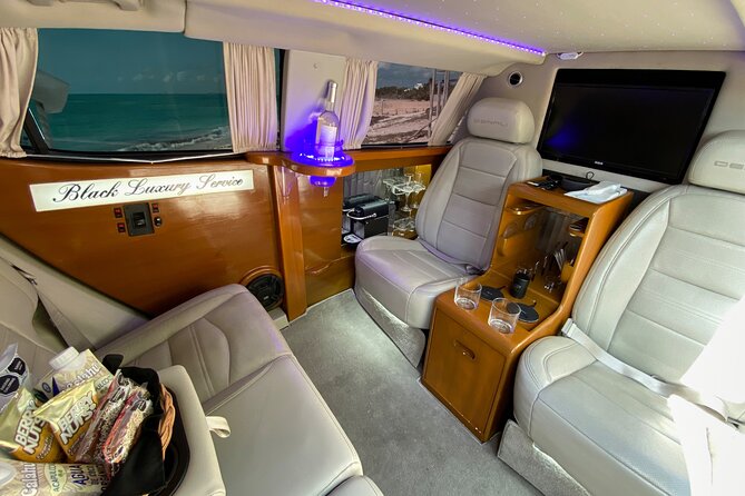 Deluxe GMC Limousine From CUN Airport to Playa Mujeres - Drop-off Information