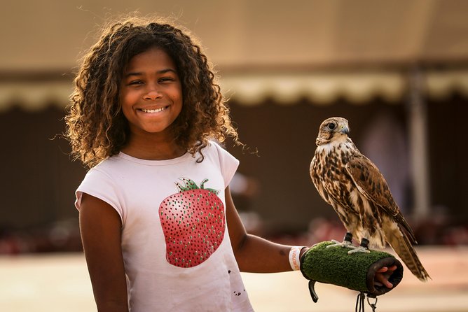Dubai Sunset Camel Trekking With Shows & BBQ Dinner - Dining and Cuisine