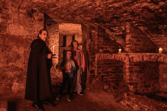 Edinburgh: Family-Friendly Ghost Tour - Visiting the Blair Street Vaults