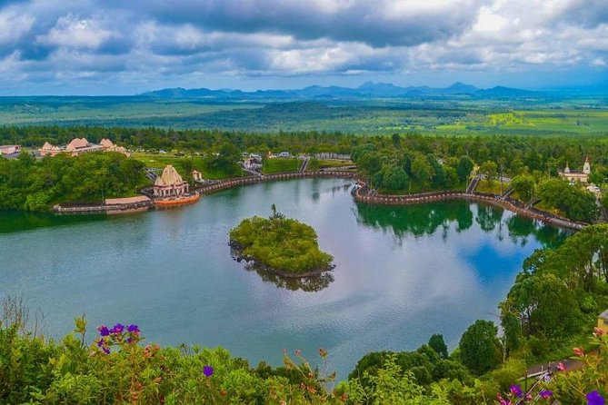 Enchanting South of Mauritius: Full-Day Tour Incl CASELA Park, Lunch & Transfer - Dining Experience