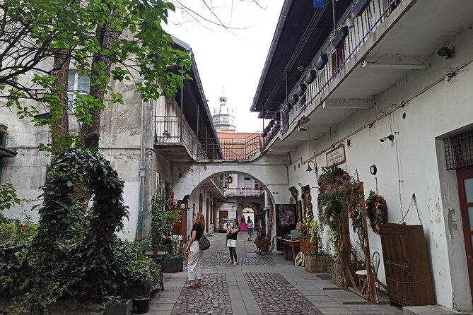 Evening Walking Tour With Dumplings & Beer Review - Dumpling Tasting Experience