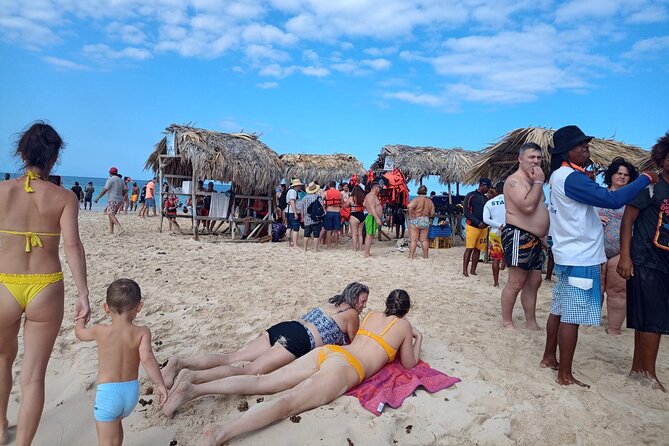 Experience Cayo Arena With Snorkeling and Lunch Buffet - Savoring the Dominican Lunch Buffet
