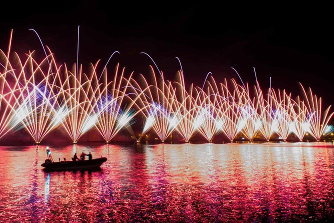 Experience the Malta Fireworks Festival From a Catamaran - Onboard Amenities and Accessibility