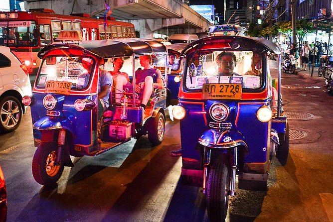 Experience Typical Thailand at Night Including Streetfood Dinner & Foot Massage - Street Food Dining Experience