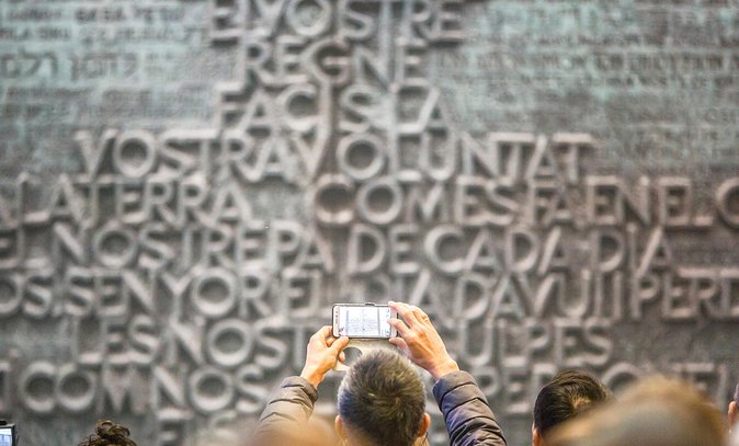 Fast Track Sagrada Familia English Guided Tour With Tower Option - Tour Experience and Insights