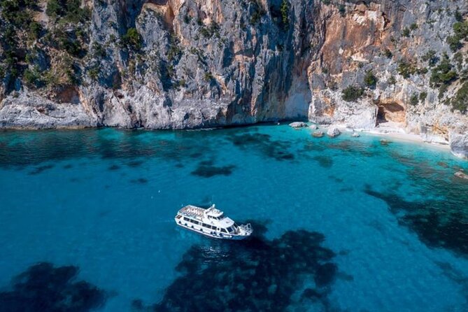 Full Day Mini Motorboat Cruise at Gulf of Orosei - Onboard Amenities and Provisions