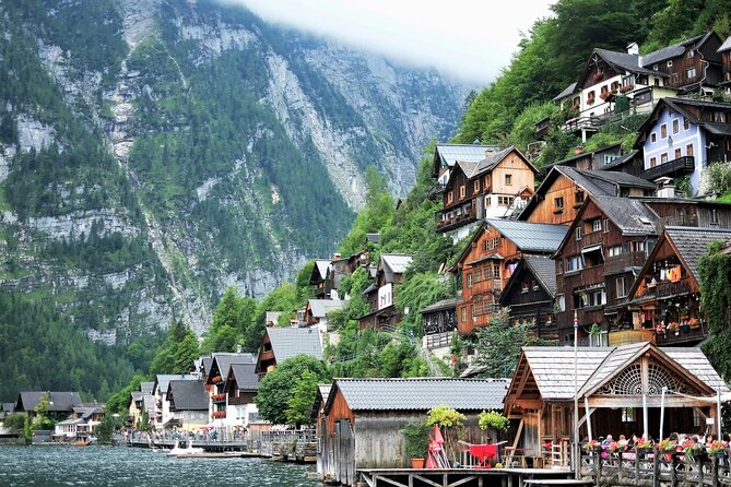 Full Day Tour From Vienna to Wachau, Melk, Hallstatt and Salzburg - Tour Guide Performance