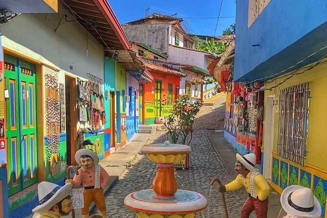 Full-Day Tour to Guatapé Piedra Del Peñol From Medellin - Transportation and Departure