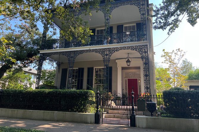Garden District Architecture Walking Tour in New Orleans - Exploring the Garden District