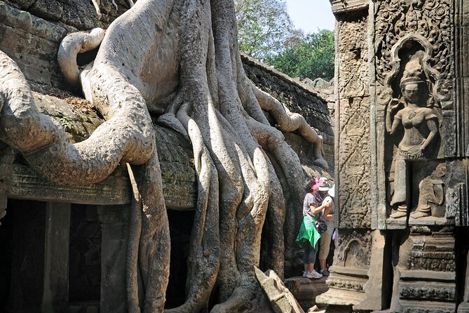Guided Private A/C Vehicle Tour to Angkor Wat and Small Circle With Two Extras - Tour Itinerary