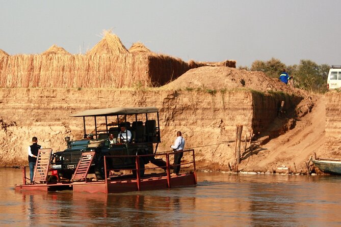 Guided Safari Tour, Lodging & Meals, S. Luangwa National Park by Landcruiser 4x4 - Accommodation and Meal Provisions