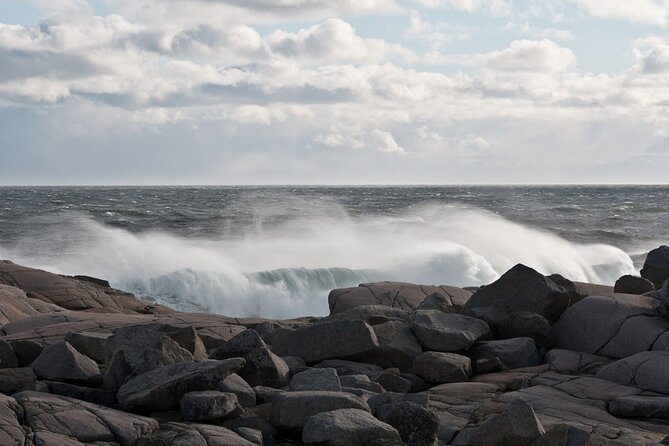 Half Day Small Group Tour in Peggys Cove and Titanic Cemetery - Tour Highlights