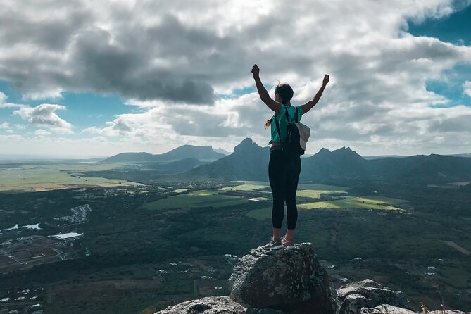 Hiking La Tourelle Mountain in Mauritius - Summiting La Tourelle De Tamarin