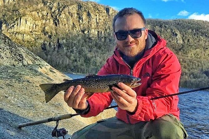 Inshore Fishing in the Drangefjord - Motorboat for Exploration