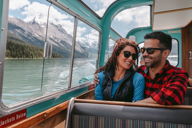 Jasper National Park Tour: Maligne Valley, Medicine Lake and Spirit Island - Discovering Maligne Lake