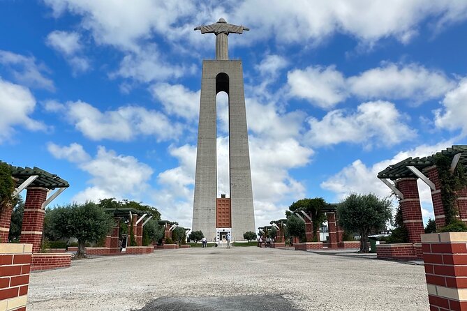 Lisbon Best City Highlights Private Tour - Group Size
